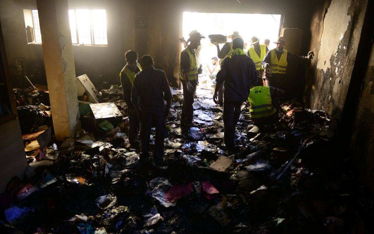 Hükümet binaları bir bir ateşe verildi - Sayfa 5