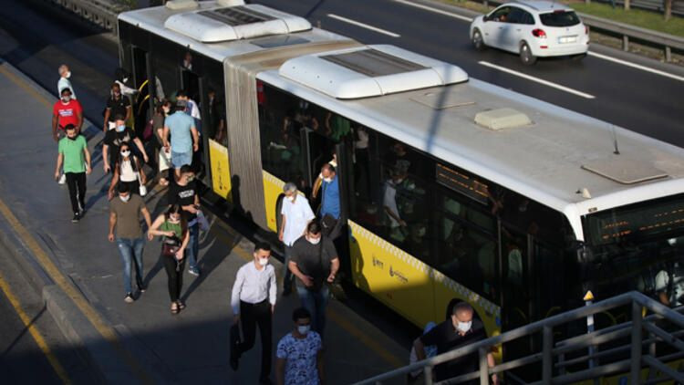 Toplu ulaşımda kalabalık endişelendiriyor... Kademeli mesai uyarısı! - Sayfa 8