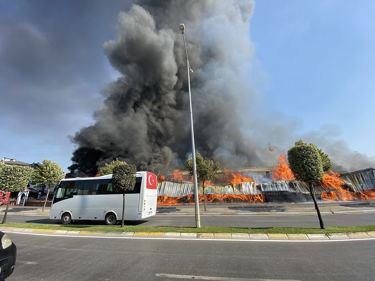 Kaynak sırasında çıktı! Süpermarketin deposunu küle çevirdi - Sayfa 5