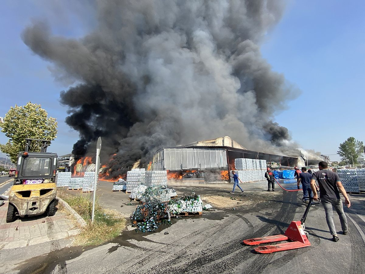 Kaynak sırasında çıktı! Süpermarketin deposunu küle çevirdi - Sayfa 7