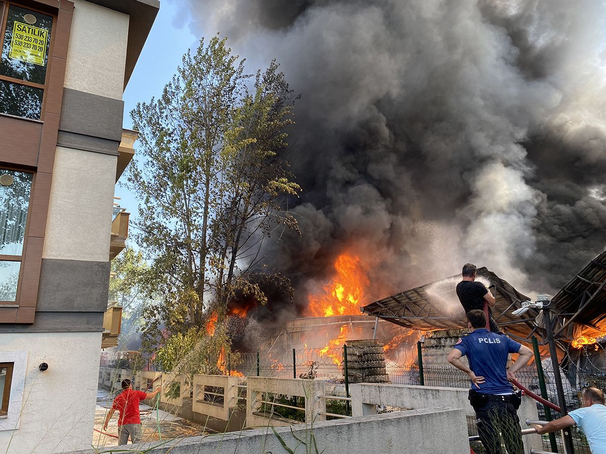 Kaynak sırasında çıktı! Süpermarketin deposunu küle çevirdi - Sayfa 8