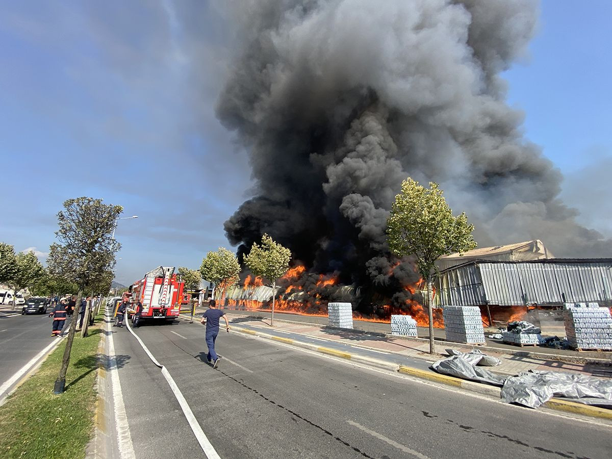 Kaynak sırasında çıktı! Süpermarketin deposunu küle çevirdi - Sayfa 9