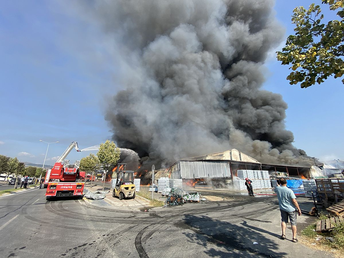 Kaynak sırasında çıktı! Süpermarketin deposunu küle çevirdi - Sayfa 11