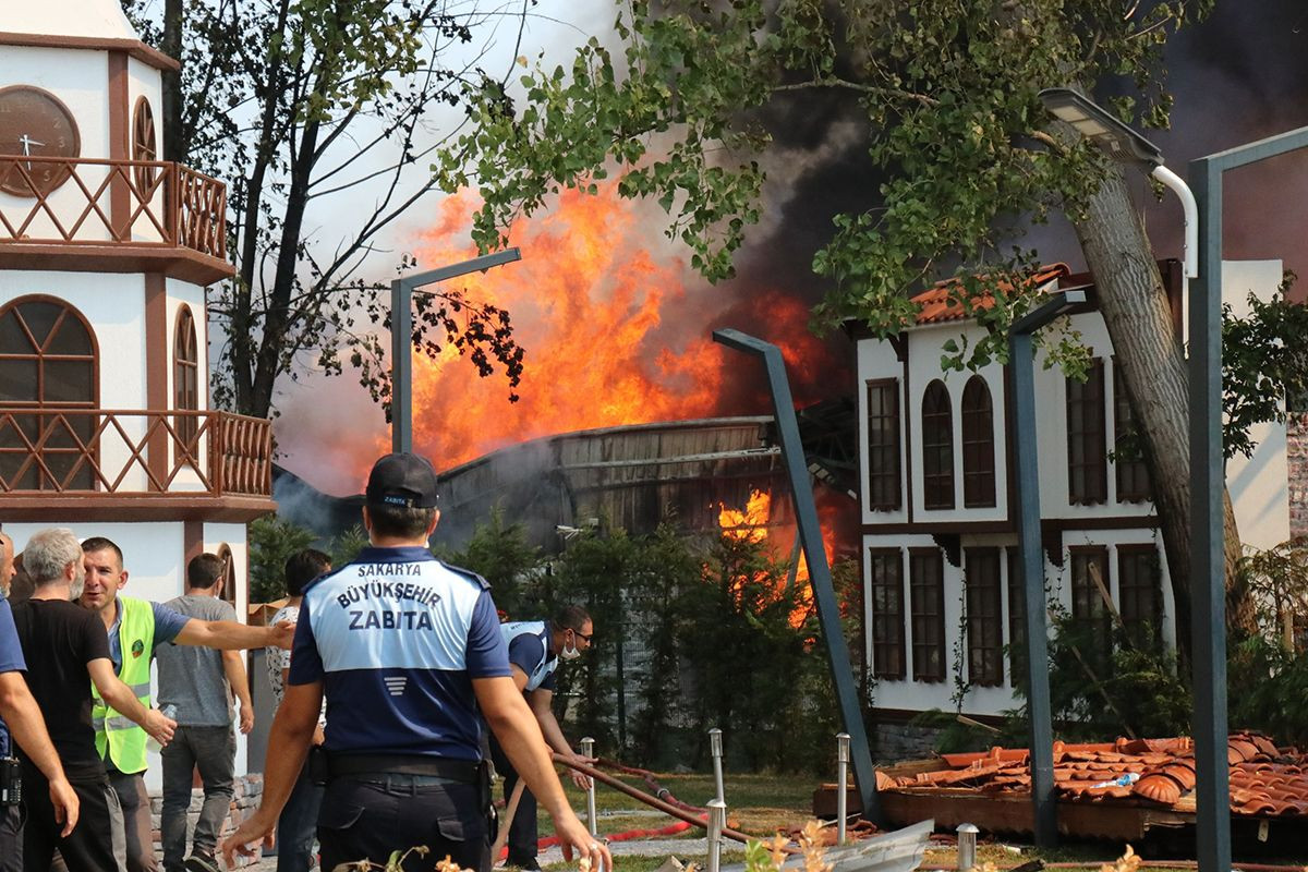 Kaynak sırasında çıktı! Süpermarketin deposunu küle çevirdi - Sayfa 13