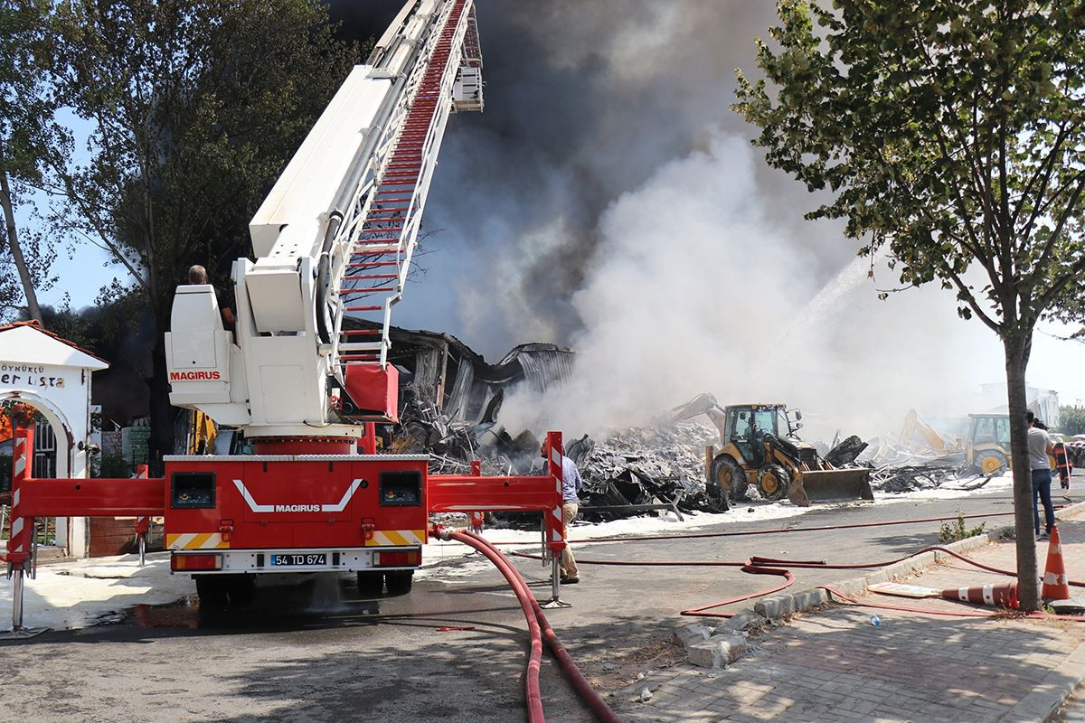 Kaynak sırasında çıktı! Süpermarketin deposunu küle çevirdi - Sayfa 18