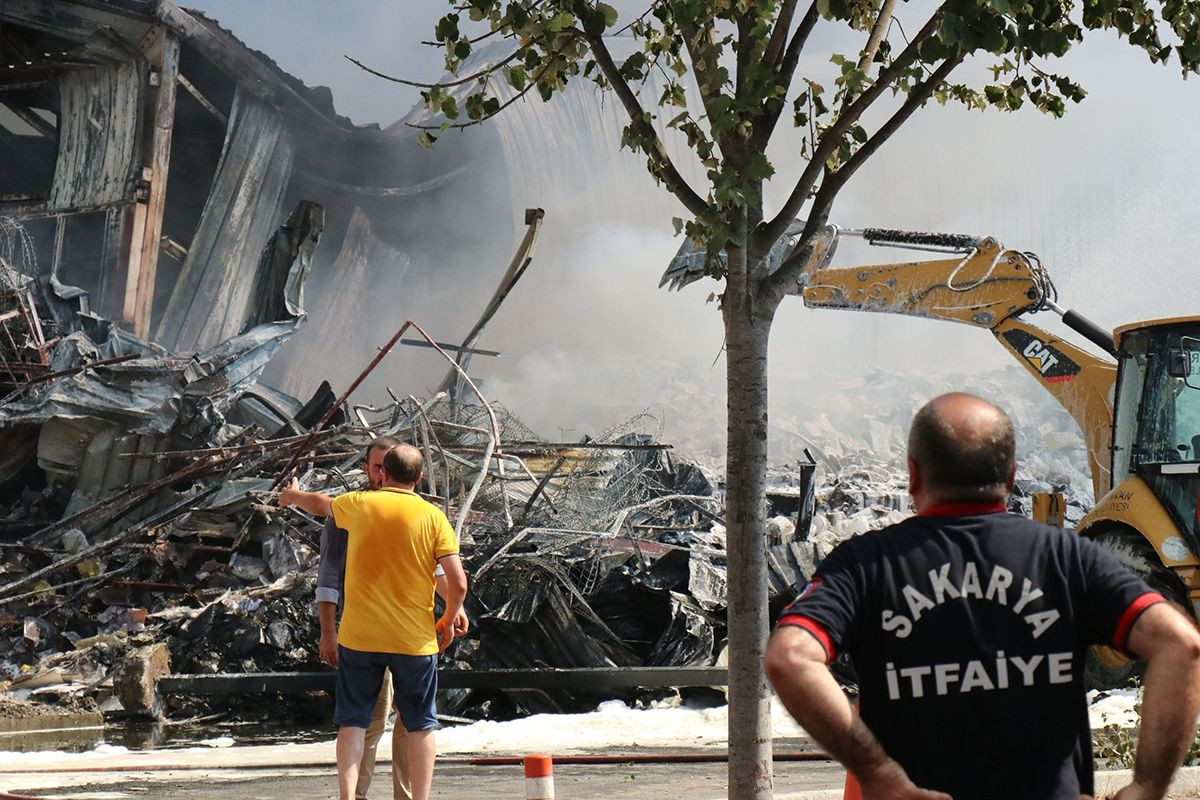 Kaynak sırasında çıktı! Süpermarketin deposunu küle çevirdi - Sayfa 22