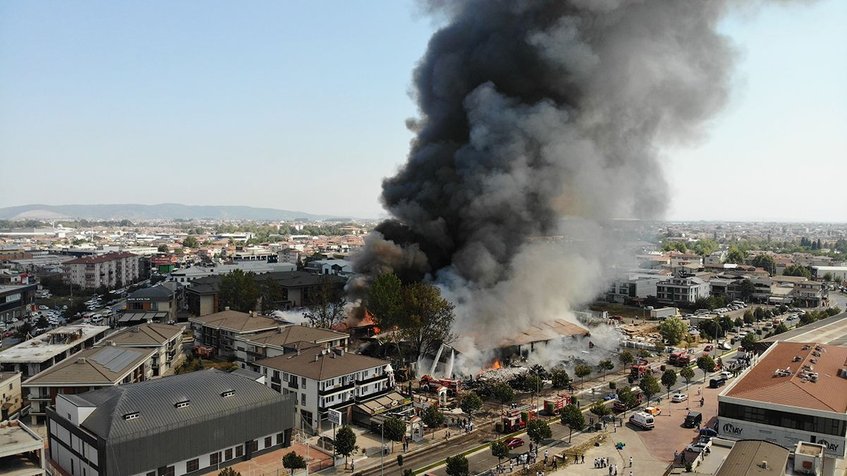Kaynak sırasında çıktı! Süpermarketin deposunu küle çevirdi - Sayfa 25