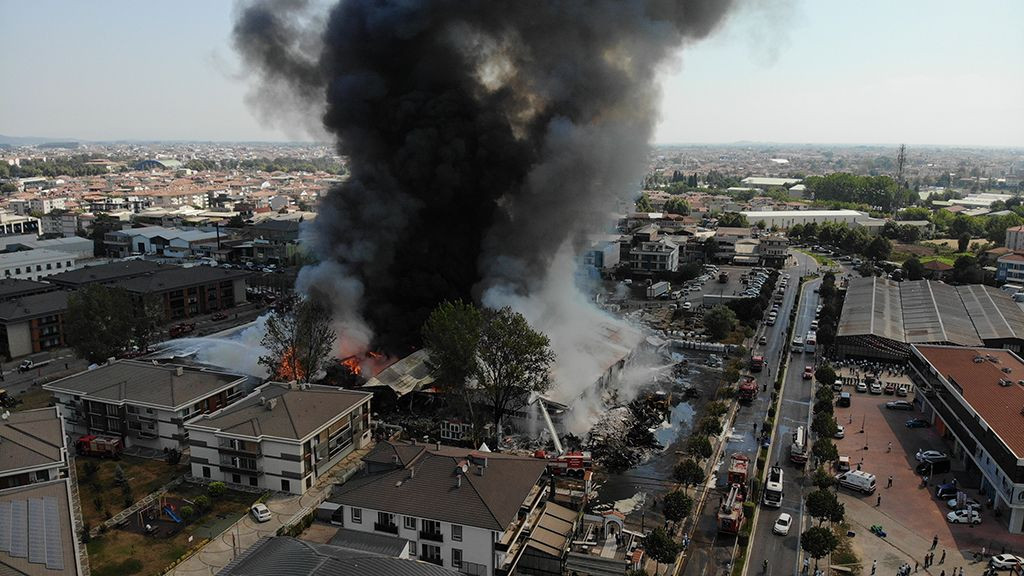 Kaynak sırasında çıktı! Süpermarketin deposunu küle çevirdi - Sayfa 26
