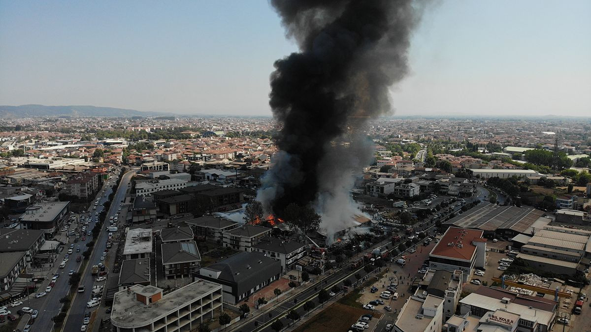 Kaynak sırasında çıktı! Süpermarketin deposunu küle çevirdi - Sayfa 27
