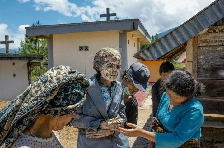 Garip bir gelenek: Ölülerle birlikte yaşıyorlar - Sayfa 14