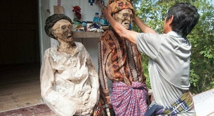 Garip bir gelenek: Ölülerle birlikte yaşıyorlar - Sayfa 12