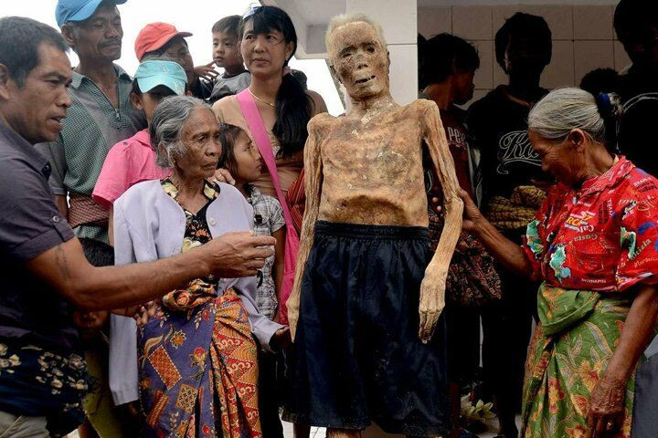 Garip bir gelenek: Ölülerle birlikte yaşıyorlar - Sayfa 11