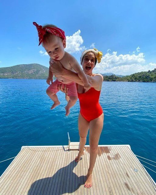 Müge Boz'dan eşi Caner Erdeniz ve kızı ile aile pozu - Sayfa 5