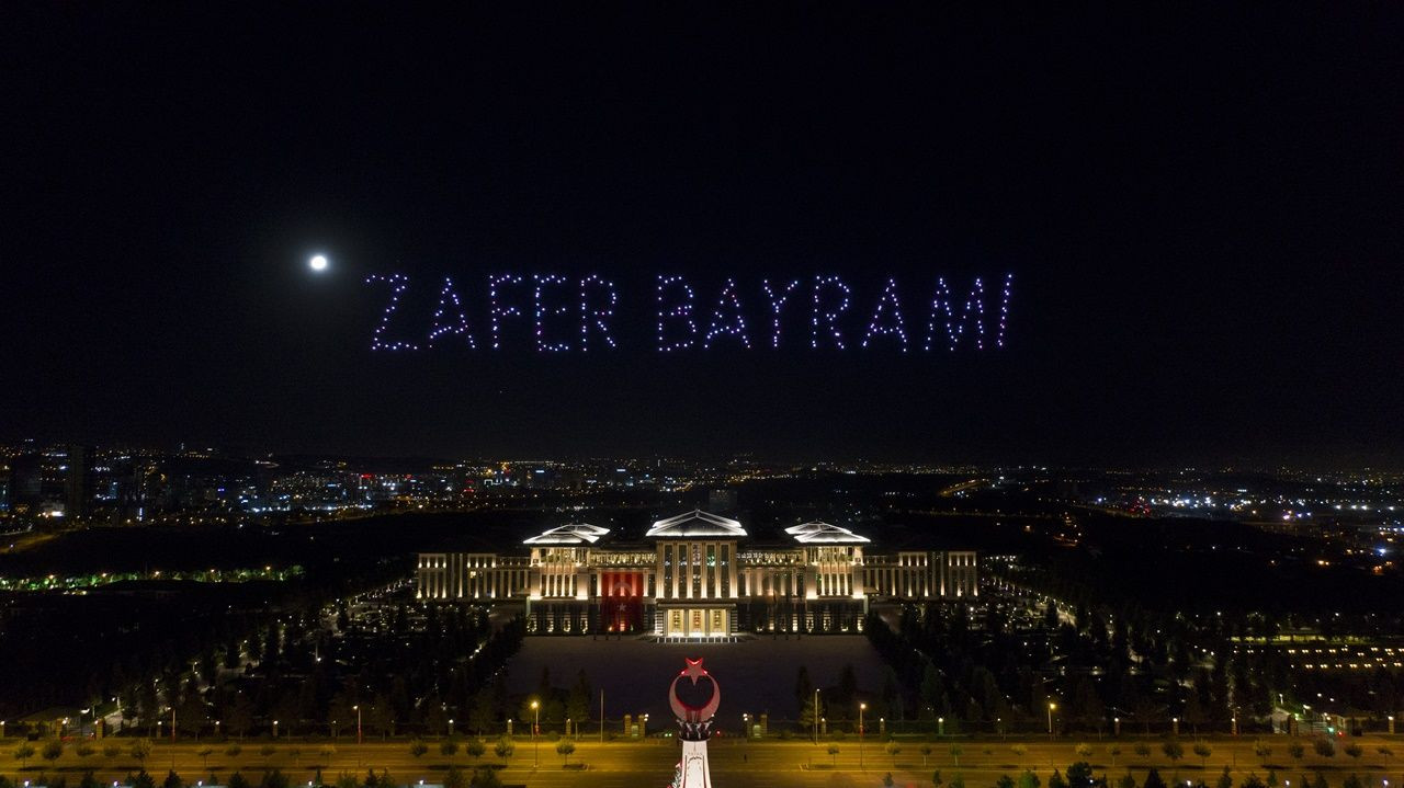 Beştepe'de 300 İHA ile görsel şölen - Sayfa 11