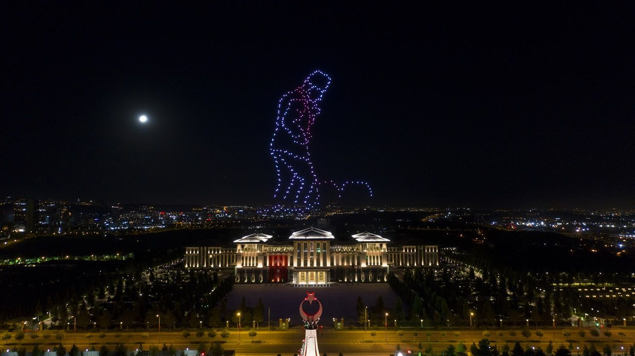 Beştepe'de 300 İHA ile görsel şölen - Sayfa 12