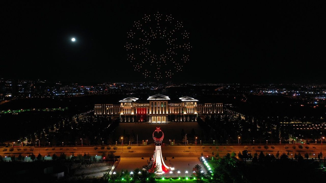 Beştepe'de 300 İHA ile görsel şölen - Sayfa 13