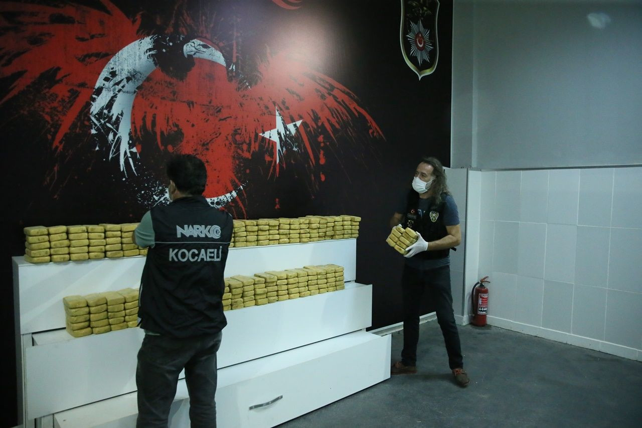 TIR dorsesinde 132 kilogram eroin yakalandı - Sayfa 6