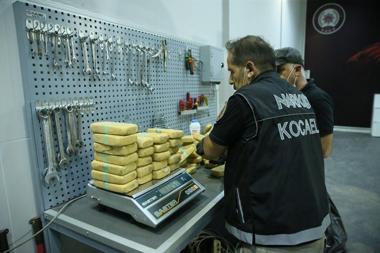 TIR dorsesinde 132 kilogram eroin yakalandı - Sayfa 11