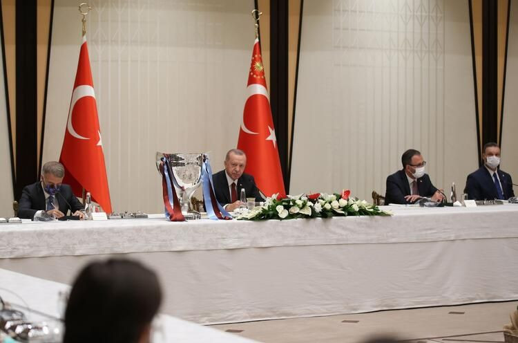Erdoğan, Trabzonspor yönetimi ve futbolcularını kabul etti - Sayfa 14