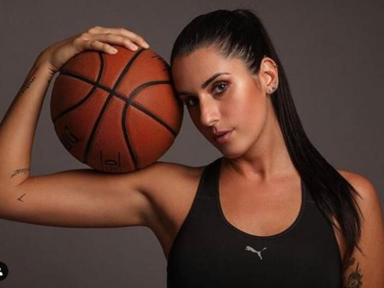 Güzel basketbolcu Valentina Vignali, müstehcen fotoğraflarını çeken kaptanı ifşa etti! - Sayfa 6