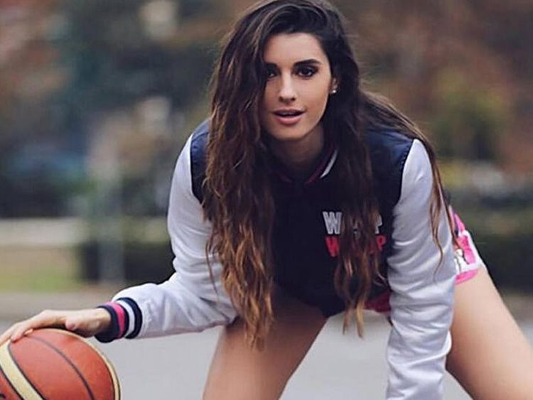 Güzel basketbolcu Valentina Vignali, müstehcen fotoğraflarını çeken kaptanı ifşa etti! - Sayfa 8