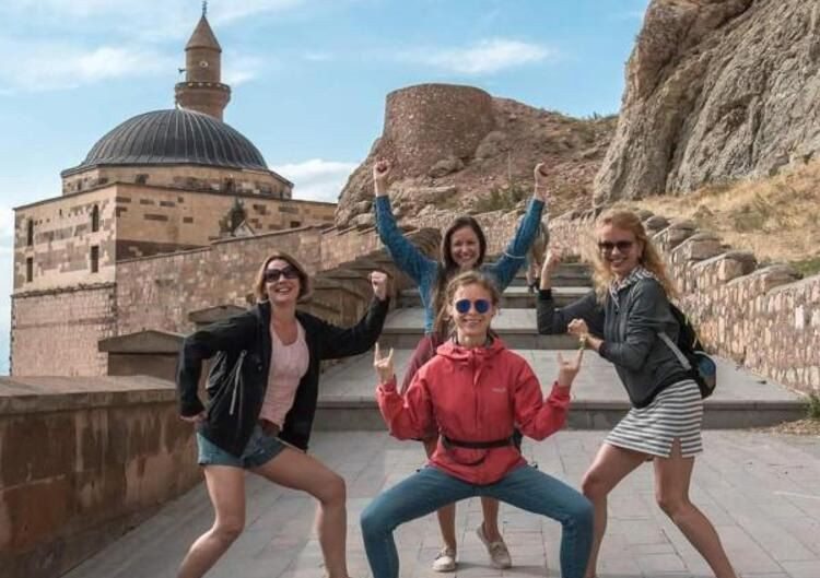 Ukraynalı kadın dağcılar, Türkiye'nin çatısı Ağrı Dağı'nda böyle poz verdiler! - Sayfa 9