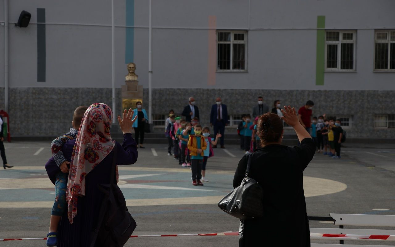 Minikler okulun yolunu tuttu - Sayfa 16