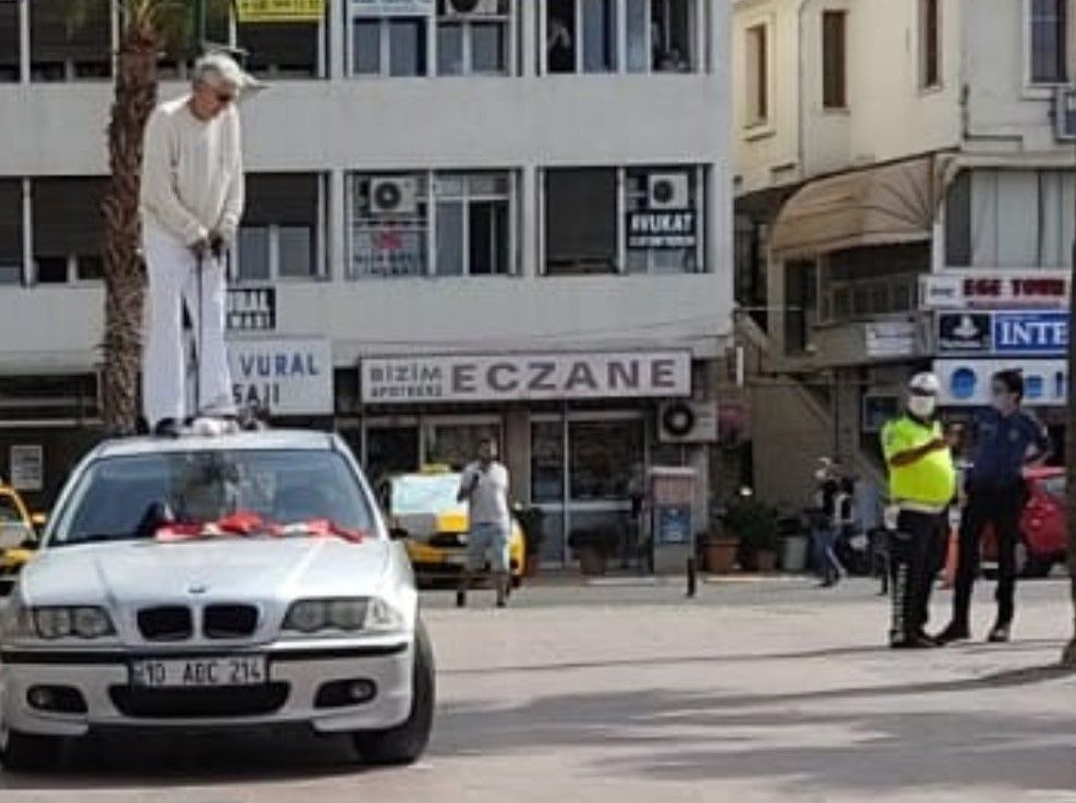 Ayvalık'ta emekli deniz subayı kılıcıyla harakiri yaptı! - Sayfa 6