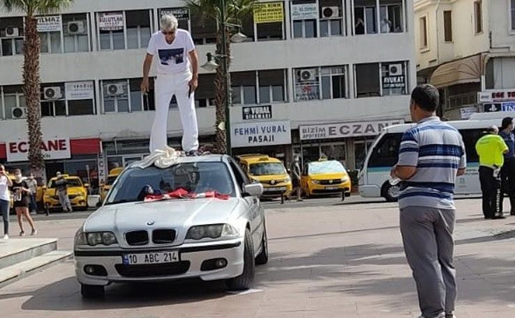 Ayvalık'ta emekli deniz subayı kılıcıyla harakiri yaptı! - Sayfa 9
