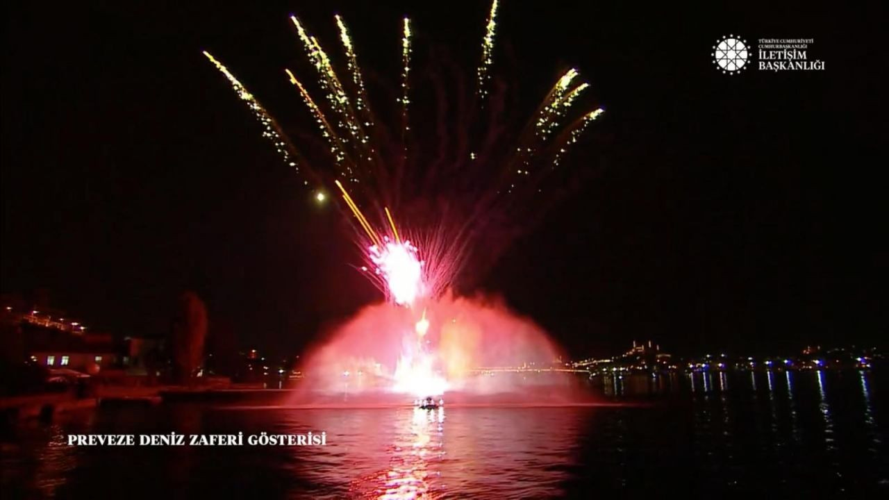 Haliç'te Preveze Deniz Zaferi temalı hologram gösterisi - Sayfa 12