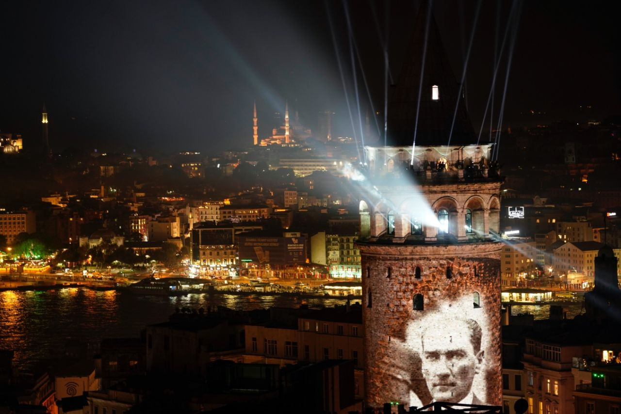 Galata Kulesi muhteşem bir şovla yeniden açıldı - Sayfa 15