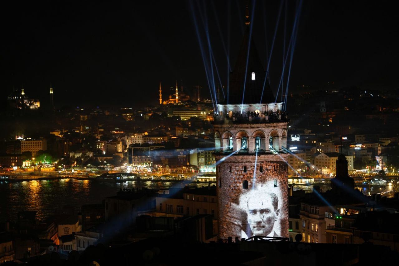 Galata Kulesi muhteşem bir şovla yeniden açıldı - Sayfa 16