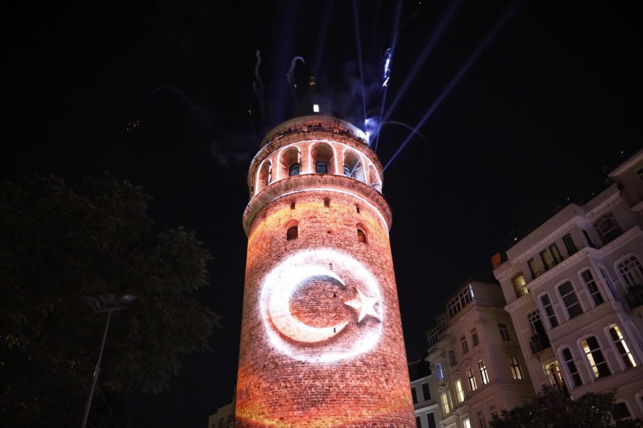 Galata Kulesi muhteşem bir şovla yeniden açıldı - Sayfa 21