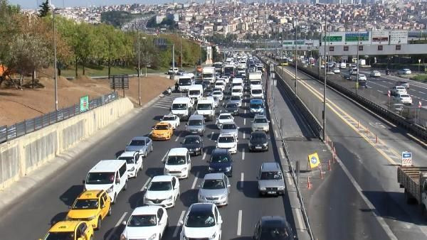 Edirnekapı'da üst geçitten D-100'e atlayan kişi öldü! - Sayfa 6