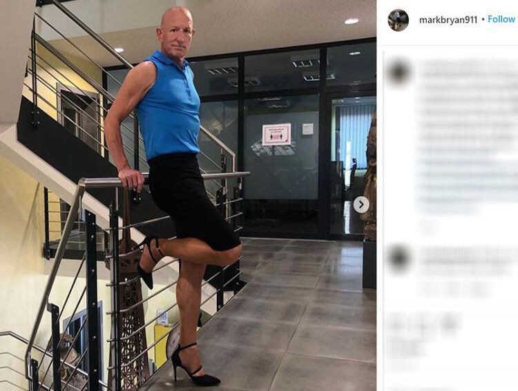 Topuklu ayakkabı ve etek giyerek işe gidiyor! - Sayfa 13