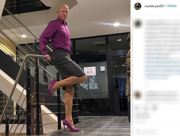 Topuklu ayakkabı ve etek giyerek işe gidiyor! - Sayfa 9