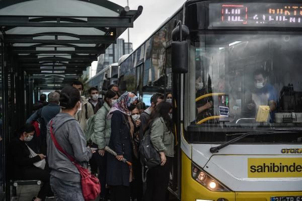 İstanbul'da toplu taşımada sosyal mesafe ihlali! - Sayfa 5
