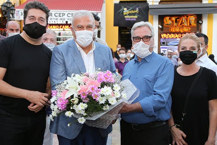 Ünlü oyuncularla fotoğraf çektiren muhtarın korona testi pozitif çıktı! - Sayfa 5