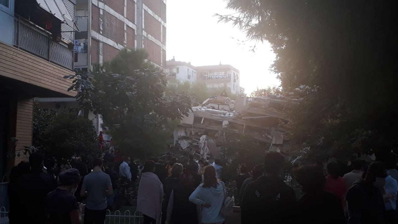 17 binada arama kurtarma çalışmaları sürüyor - Sayfa 20