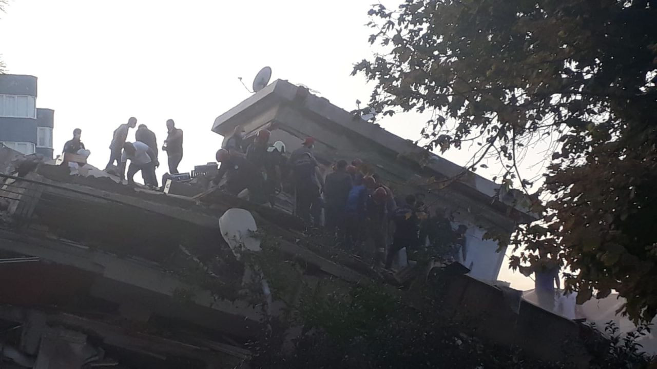 17 binada arama kurtarma çalışmaları sürüyor - Sayfa 14