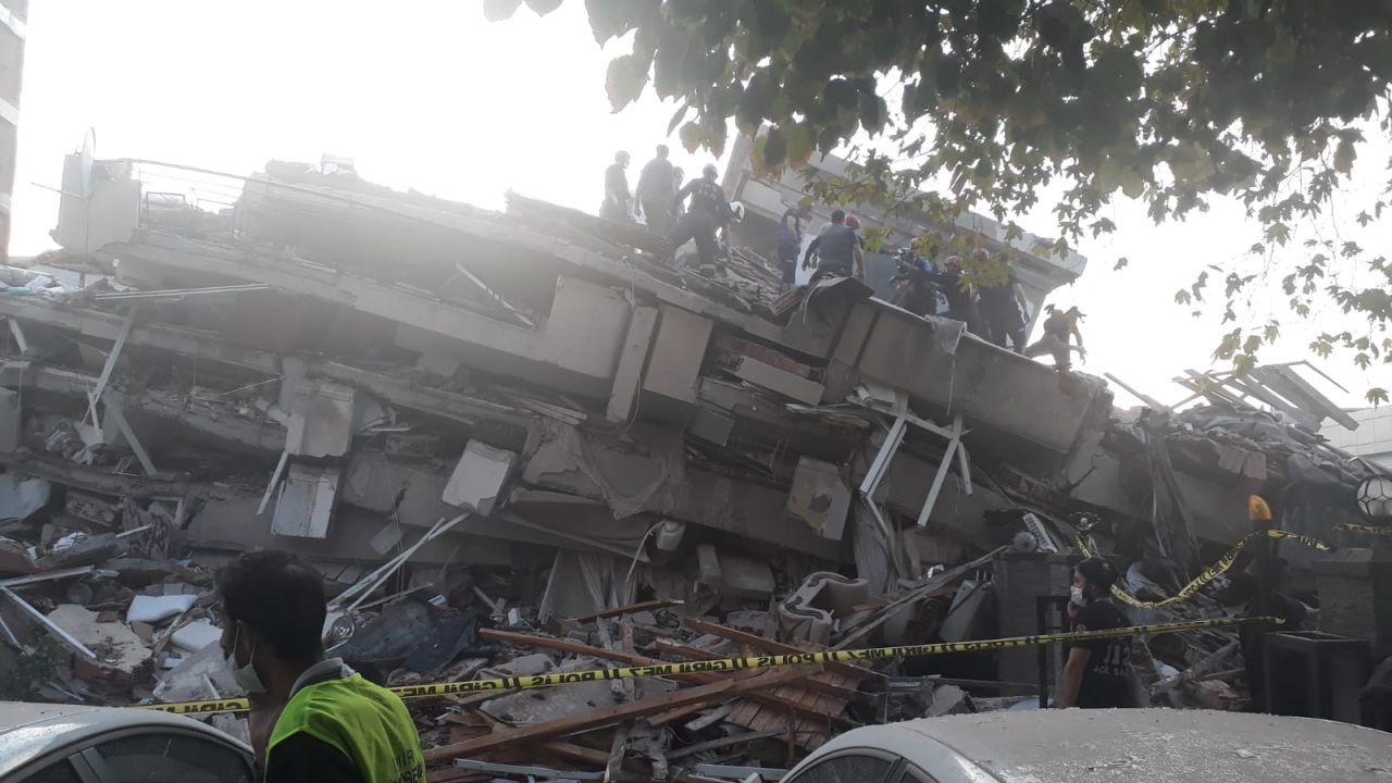 17 binada arama kurtarma çalışmaları sürüyor - Sayfa 23