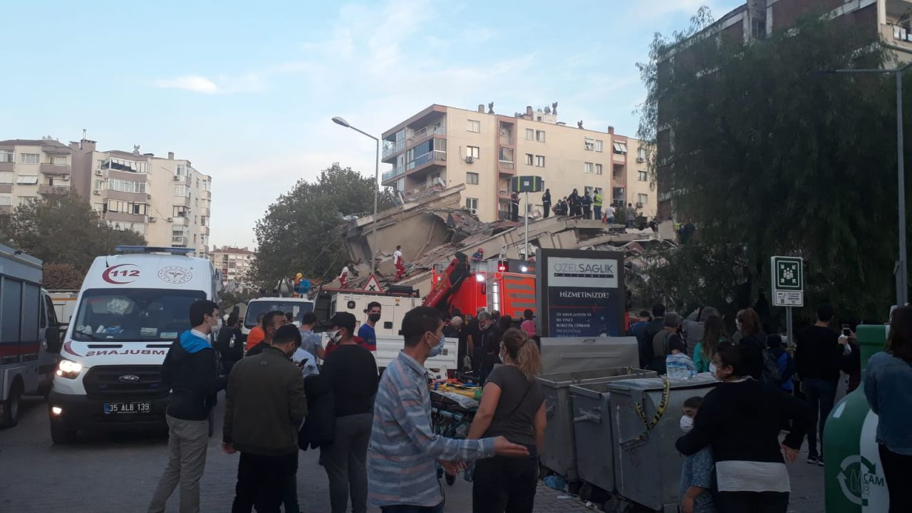 17 binada arama kurtarma çalışmaları sürüyor - Sayfa 16