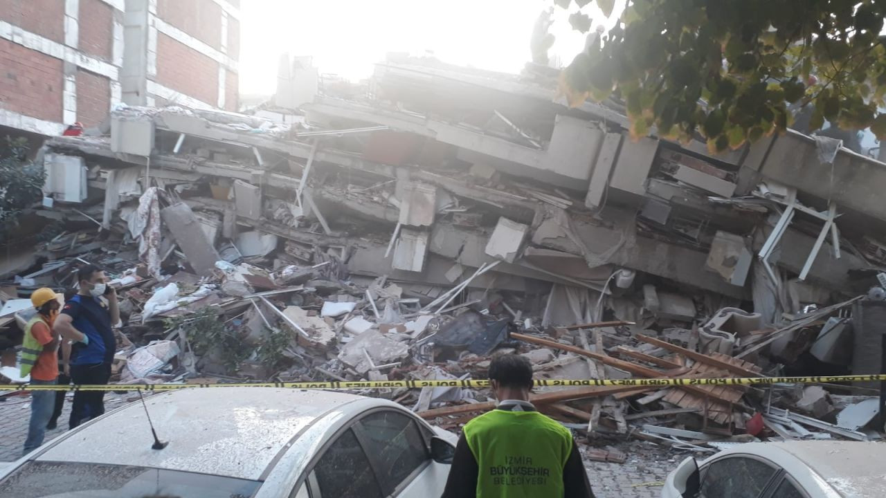 17 binada arama kurtarma çalışmaları sürüyor - Sayfa 19