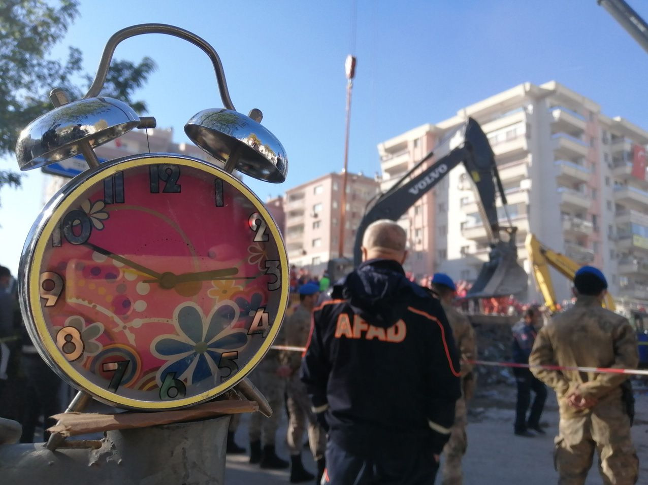 İzmir depreminin simgesi olacak fotoğraf enkazdan çıktı! - Sayfa 5