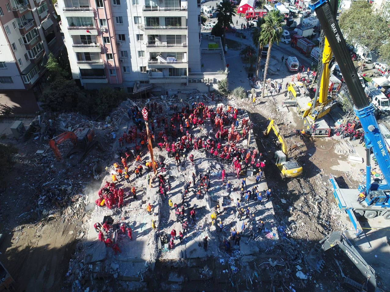 İzmir depreminin simgesi olacak fotoğraf enkazdan çıktı! - Sayfa 7
