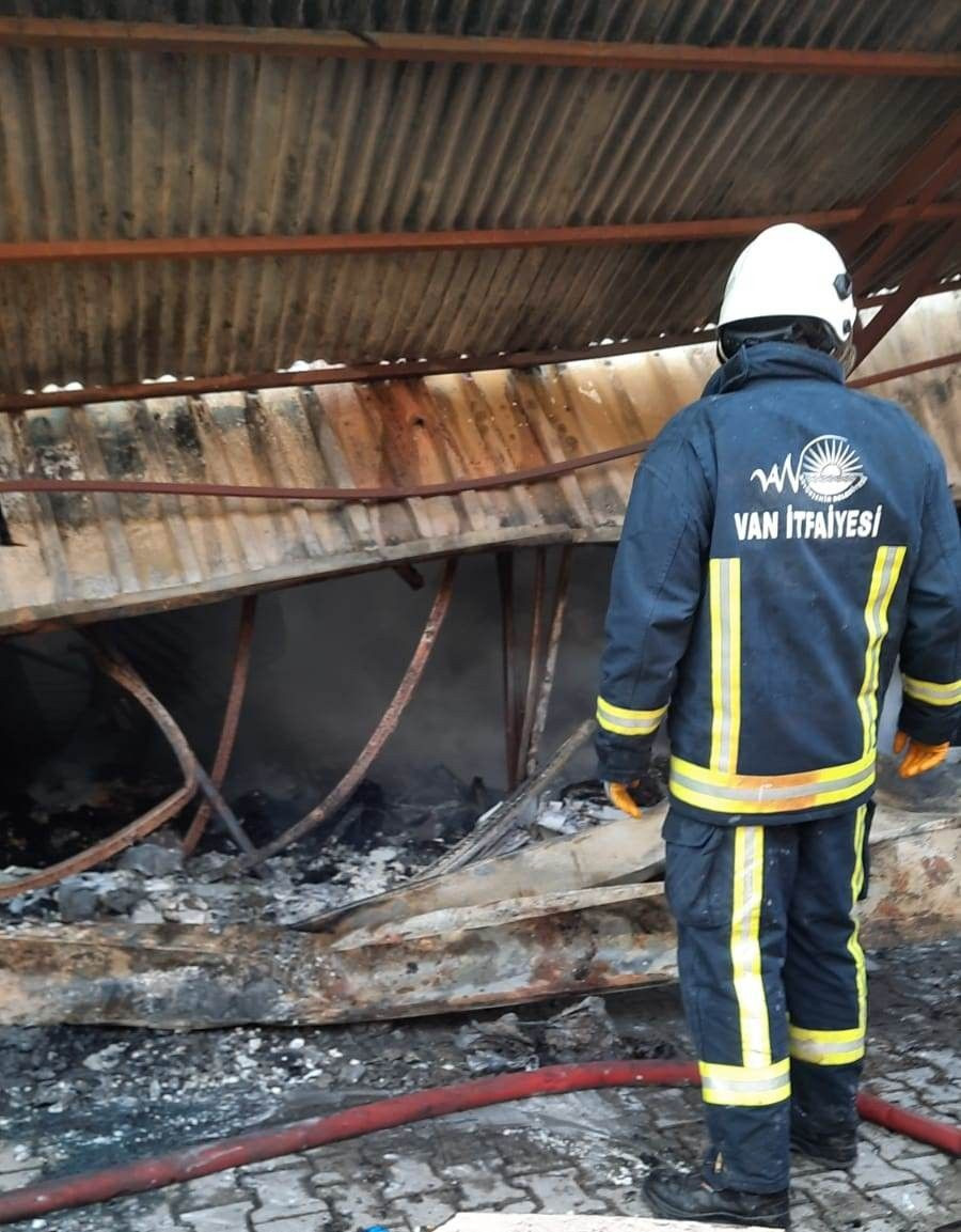 Van'da halk pazarında büyük yangın - Sayfa 5