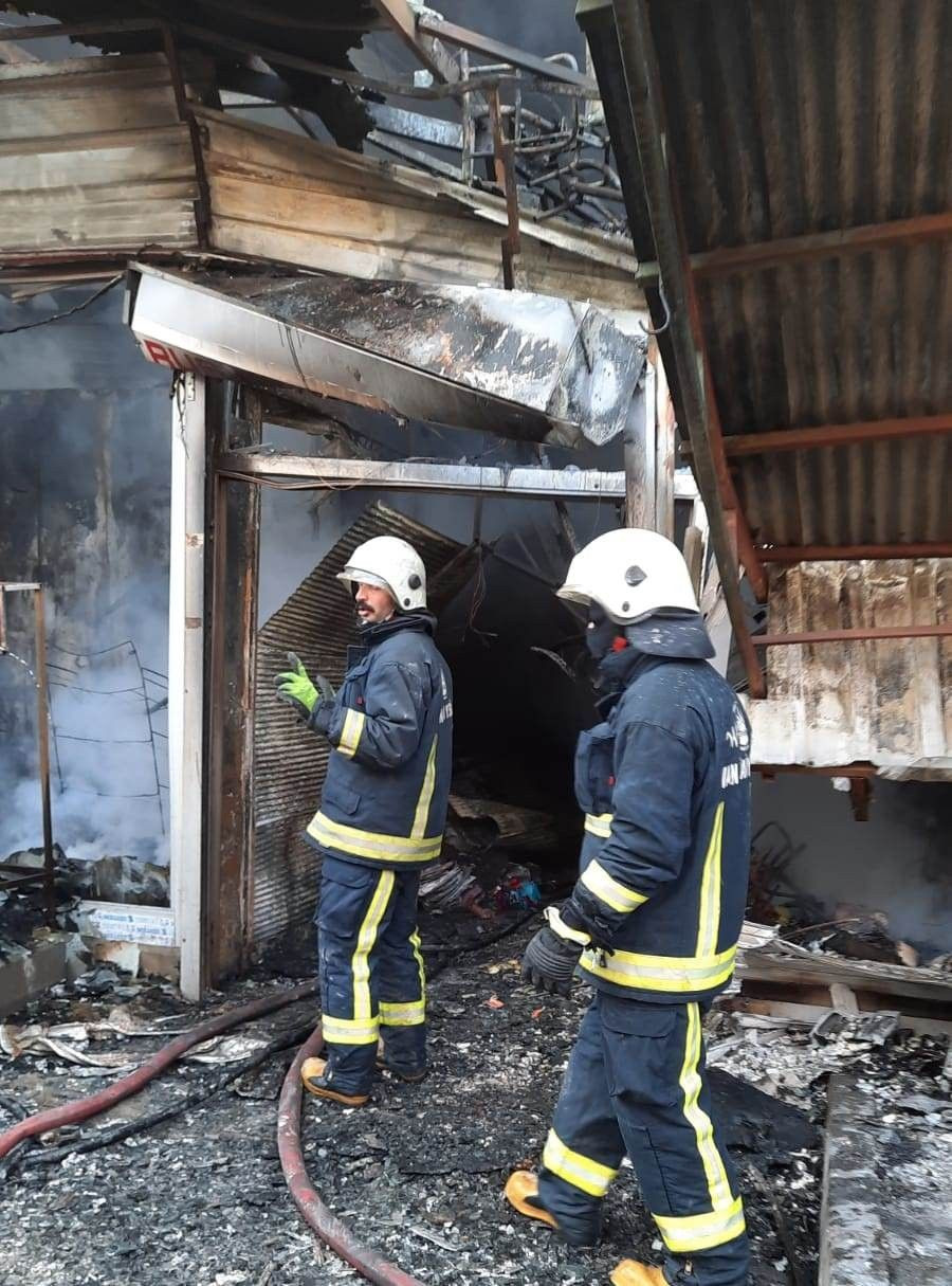 Van'da halk pazarında büyük yangın - Sayfa 7