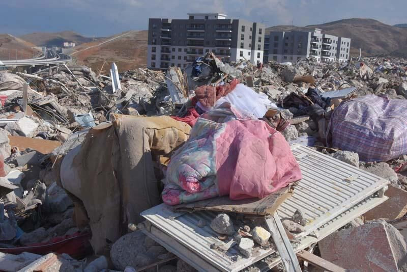 Binalardan çıkan enkaz, özel alanda muhafazaya alındı! - Sayfa 7