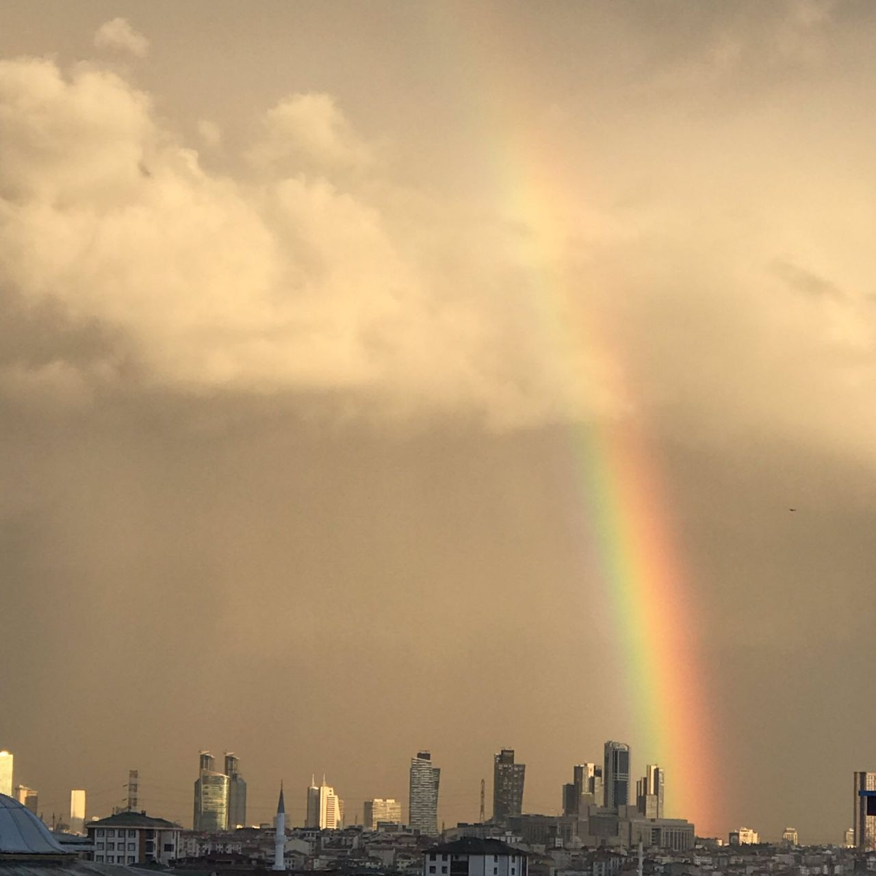 Gökkuşağı İstanbul'u kuşak gibi sardı - Sayfa 13