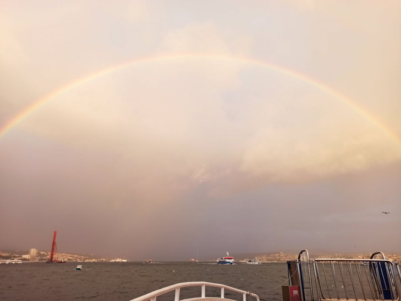 Gökkuşağı İstanbul'u kuşak gibi sardı - Sayfa 12